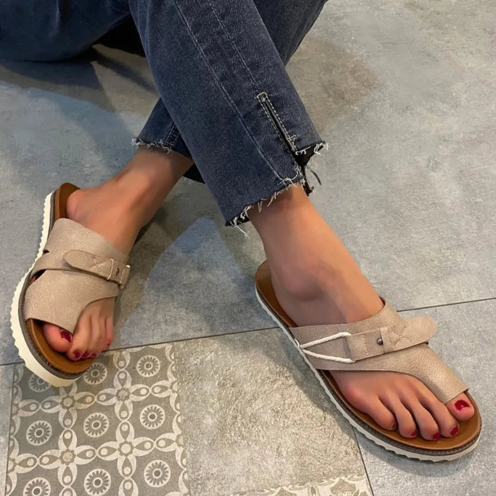 Summer sandals for women casual breathable cool with a flat leather surface