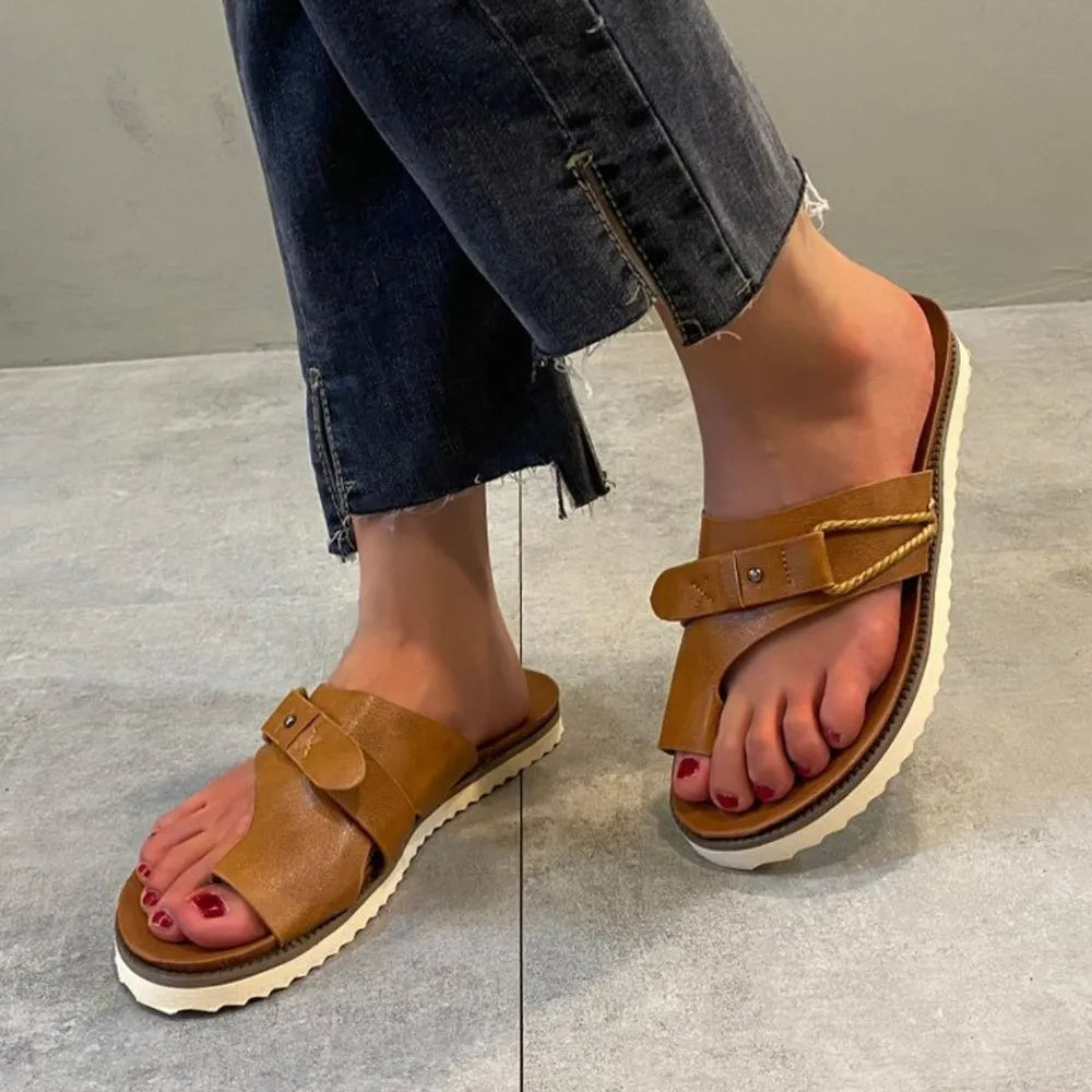 Summer sandals for women casual breathable cool with a flat leather surface